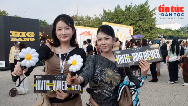 Hàng chục nghìn khán giả hội tụ concert BIGBANG, sống lại ký ức thanh xuân 
