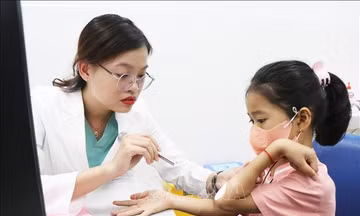 Bệnh viêm da do kiến ba khoang tăng, cảnh báo nguy cơ biến chứng