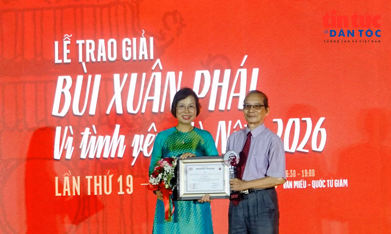 Giải thưởng Lớn của Giải thưởng Bùi Xuân Phái - Vì tình yêu Hà Nội lần thứ 19 được trao cho nhà thơ Bằng Việt.