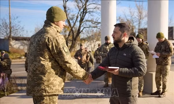 Mỹ: Các thượng nghị sĩ hoãn kỳ nghỉ để xúc tiến đàm phán về viện trợ cho Ukraine 