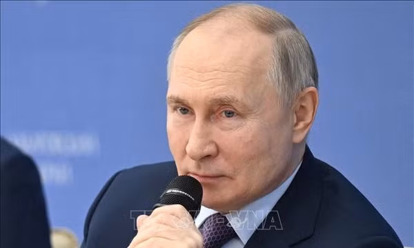 Tổng thống Nga Vladimir Putin phát biểu trong cuộc gặp với các doanh nhân tại Khabarovsk, vùng Viễn Đông của Nga, ngày 11/1/2024. Ảnh: AFP/TTXVN (Không cho phép bên thứ ba khai thác, sử dụng)
