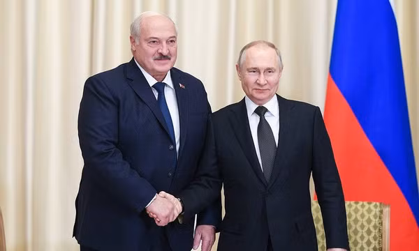 Tổng thống Belarus, Alexander Lukashenko và Tổng thống Nga, Vladimir Putin. Ảnh: TASS