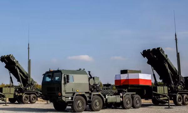 Các tổ hợp tên lửa phòng không Patriot được giới thiệu tại Toruń, Ba Lan vào tháng 10/2022. Ảnh tư liệu: SOPA Images