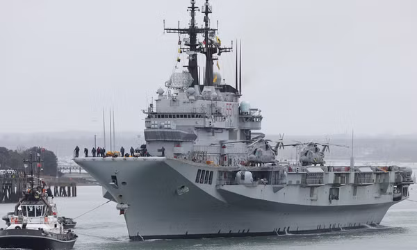 Tàu ITS Giuseppe Garibaldi rời Portsmouth (Anh) để tham gia các cuộc tập trận hải quân của NATO vào tháng 2/2024. Con tàu này đã được chuyển giao cho Indonesia, trở thành tàu sân bay đầu tiên của đất nước vạn đảo, với tên mới là KRI Sriwijaya trong tuần này. Ảnh: N.I