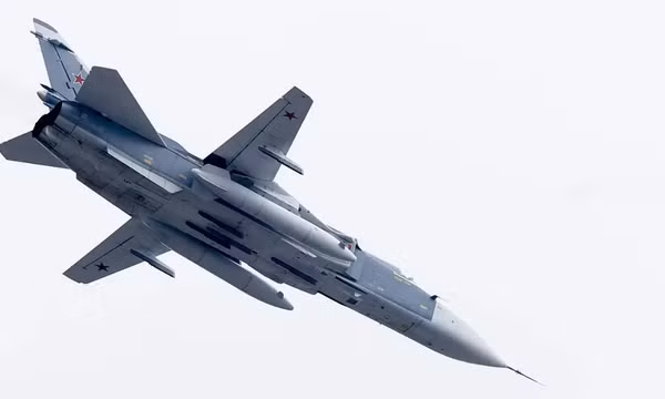 Một máy bay Sukhoi Su-24 của Nga trong lễ kỷ niệm tại Moskva, Nga vào ngày 9/5 /2021. Ảnh: Anadolu Agency