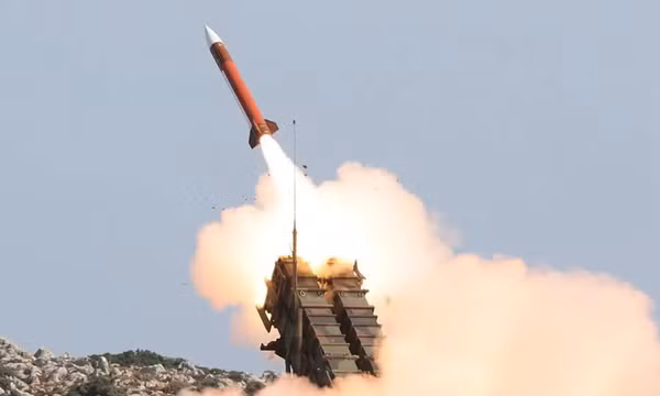 Hệ thống tên lửa MIM-104 Patriot do Đức vận hành khai hỏa tên lửa đánh chặn trong cuộc tập trận Red Arrow tại Hy Lạp vào ngày 15/10/2008. Ảnh: Bundeswehr
