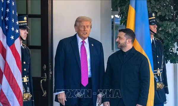 Tổng thống Mỹ Donald Trump và người đồng cấp Ukraine Volodymyr Zelensky tại cuộc gặp ở Nhà Trắng ngày 17/10/2025. Ảnh tư liệu: THX/TTXVN