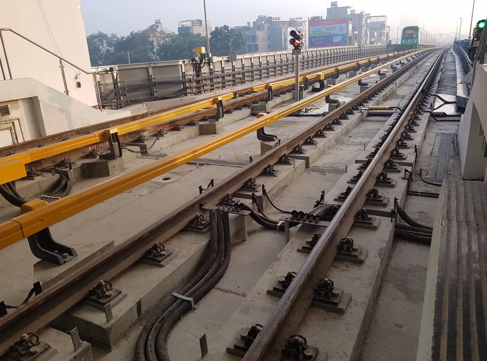 Khối sắt bê tông khổng lồ dài 13 km vẫn đang “trơ gan cùng tuế nguyệt”.
