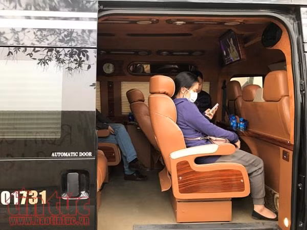 Cần sớm có biển báo cấm dừng đỗ để 'trị' xe limousine cố tình vi phạm ảnh 1