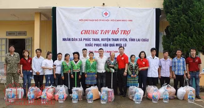 Những tấm lòng vàng đến với bà con vùng lũ Lai Châu ảnh 6