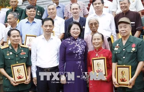 Phó Chủ tịch nước Đặng Thị Ngọc Thịnh tiếp Đoàn đại biểu người có công tỉnh Nam Định ảnh 1