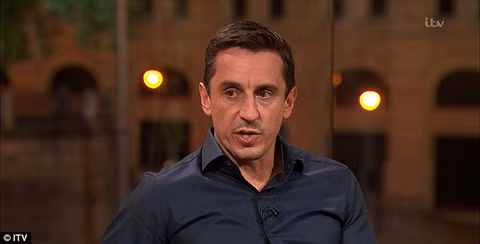 World Cup 2018: Bàn thua ngớ ngẩn của Muslera: Pepe Reina đổ lỗi cho quả bóng, Neville chỉ trích kịch liệt ảnh 4