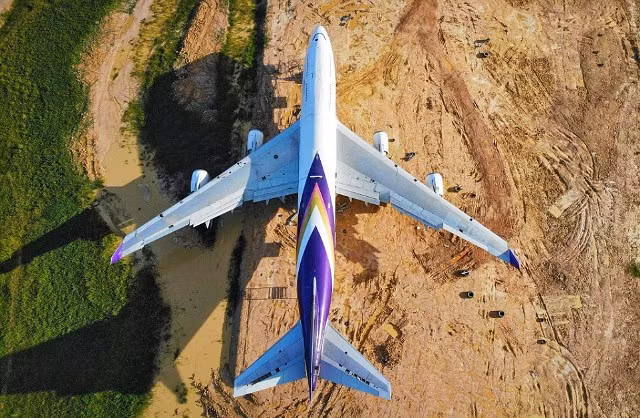 Nông dân Thái Lan sửng sốt khi sáng sớm thấy máy bay Boeing 747 đậu giữa cánh đồng ảnh 4