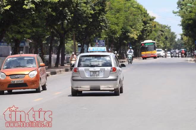 Người dân Hà Nội vật vã trong đợt nắng nóng đỉnh điểm ảnh 12