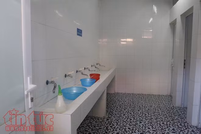 Cận cảnh khu nhà trọ bệnh viện Việt Đức chỉ 15 nghìn đồng/ngày ảnh 16