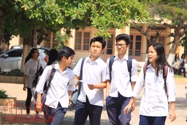 Điểm chuẩn lớp 10 biến động ‘chóng mặt’, trường tư đang có 'luật chơi' riêng? ảnh 2