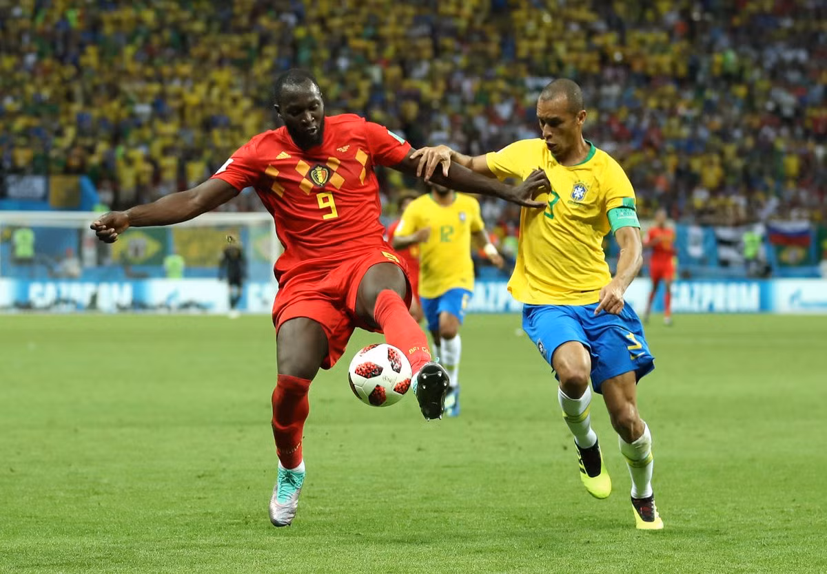 WORLD CUP 2018: Rio Ferdinand: 'Lukaku đá với Brazil như đứa 16 tuổi đùa giỡn với bọn trẻ 11 tuổi' ảnh 1