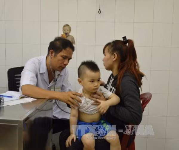 Nắng nóng, trẻ bú bình có nguy cơ tiêu chảy cao hơn ảnh 1
