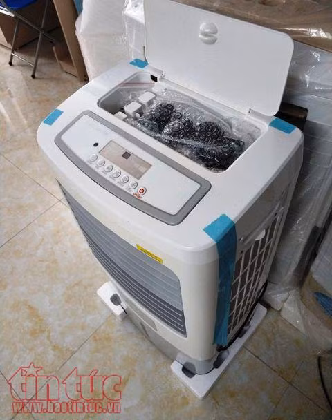 Nắng nóng, quạt điều hòa 8 triệu đồng vẫn hút khách ảnh 1