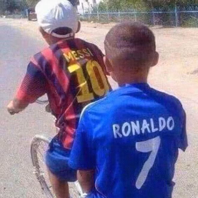 WORLD CUP 2018: Cộng đồng mạng chế ảnh hài hước khi Ronaldo và Messi dắt tay nhau về nước ảnh 6