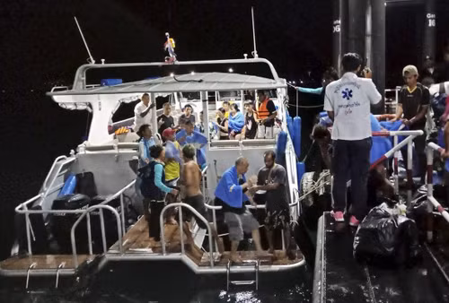 53 du khách mất tích trong vụ lật tàu ở Phuket, Thái Lan ảnh 1