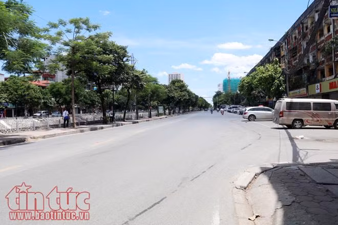 Người dân Hà Nội vật vã trong đợt nắng nóng đỉnh điểm ảnh 15