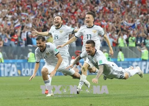 WORLD CUP 2018: Moskva ăn mừng đội tuyển lần đầu tiên vào vòng tứ kết ảnh 1