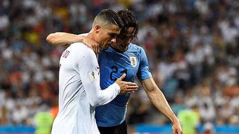 Ronaldo dìu Cavani rời sân là khoảnh khắc đẹp nhất World Cup 2018 ảnh 3