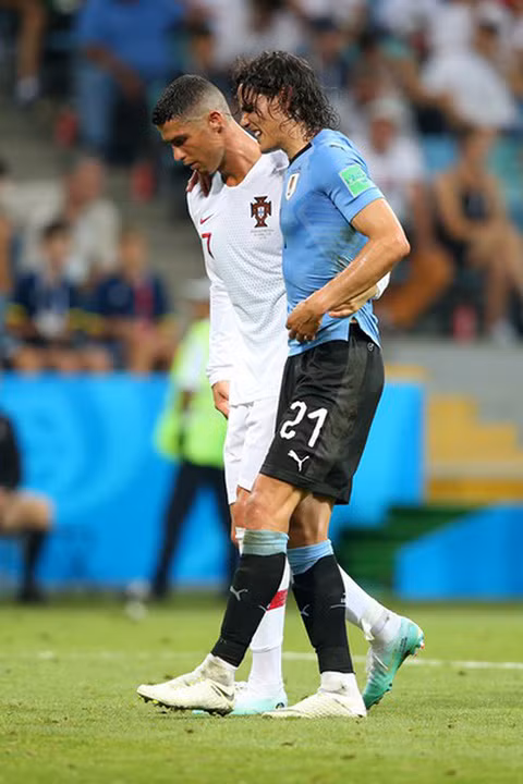 Ronaldo dìu Cavani rời sân là khoảnh khắc đẹp nhất World Cup 2018 ảnh 5