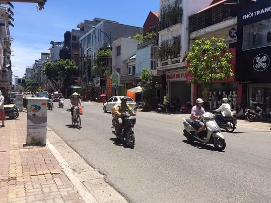 Thời tiết 3/7: Nắng nóng gay gắt trên 40 độ C vẫn bao trùm Bắc Bộ và Trung Bộ ảnh 1