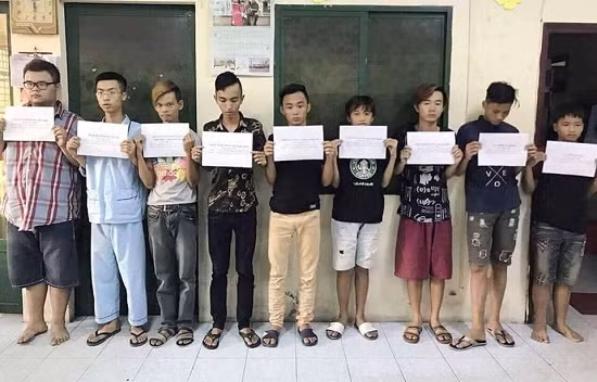 Tạm giữ 11 nghi can nhóm cướp ‘nhí’ chuyên cướp cửa hàng tiện lợi ảnh 1