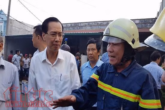 Phó Chủ tịch UBND TP Hồ Chí Minh trực tiếp đến hiện trường chỉ đạo khắc phục vụ cháy ảnh 1