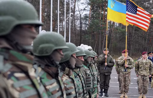 Mỹ chuyển vũ khí cho Ukraine: Chiến tranh tại Donbass sắp xảy ra? ảnh 1