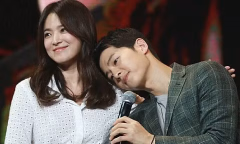 Song Joong Ki ‘đổ’ Song Hye Kyo từ trước khi quay 'Hậu duệ mặt trời' ảnh 1