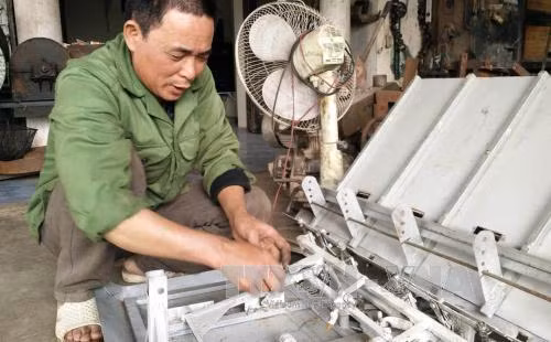 Sáng chế máy hỗ trợ nông dân việc đồng áng ảnh 1