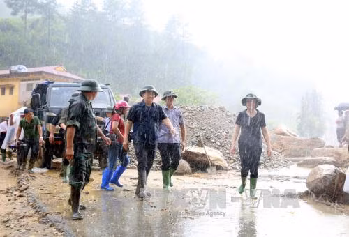 Phó Thủ tướng Trịnh Đình Dũng chỉ đạo khắc phục hậu quả thiên tai tại Mù Cang Chải ảnh 2