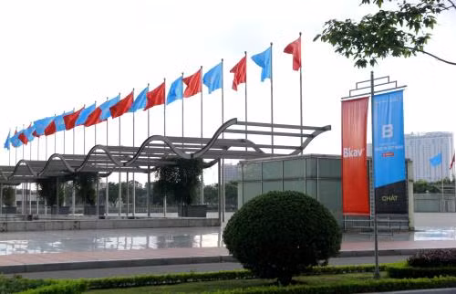 ‘Rò rỉ’ thông tin về cấu hình cùng 2 phiên bản của Bphone 2 trước giờ G ảnh 2