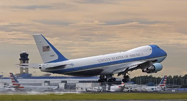 Mỹ định mua máy bay bị Nga 'bỏ rơi' làm Không lực Một cho Tổng thống Trump ảnh 1