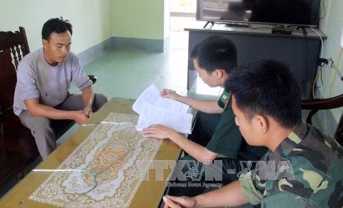  Thu giữ, tiêu hủy các công cụ khai thác thủy sản trái phép ảnh 1