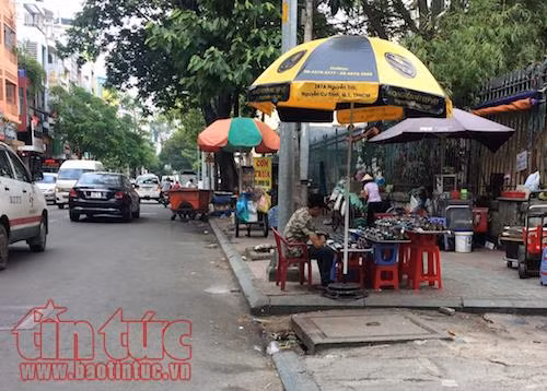 Vỉa hè quận 1 lại nhếch nhác: Có dấu hiệu buông lỏng, trục lợi của cán bộ ảnh 5