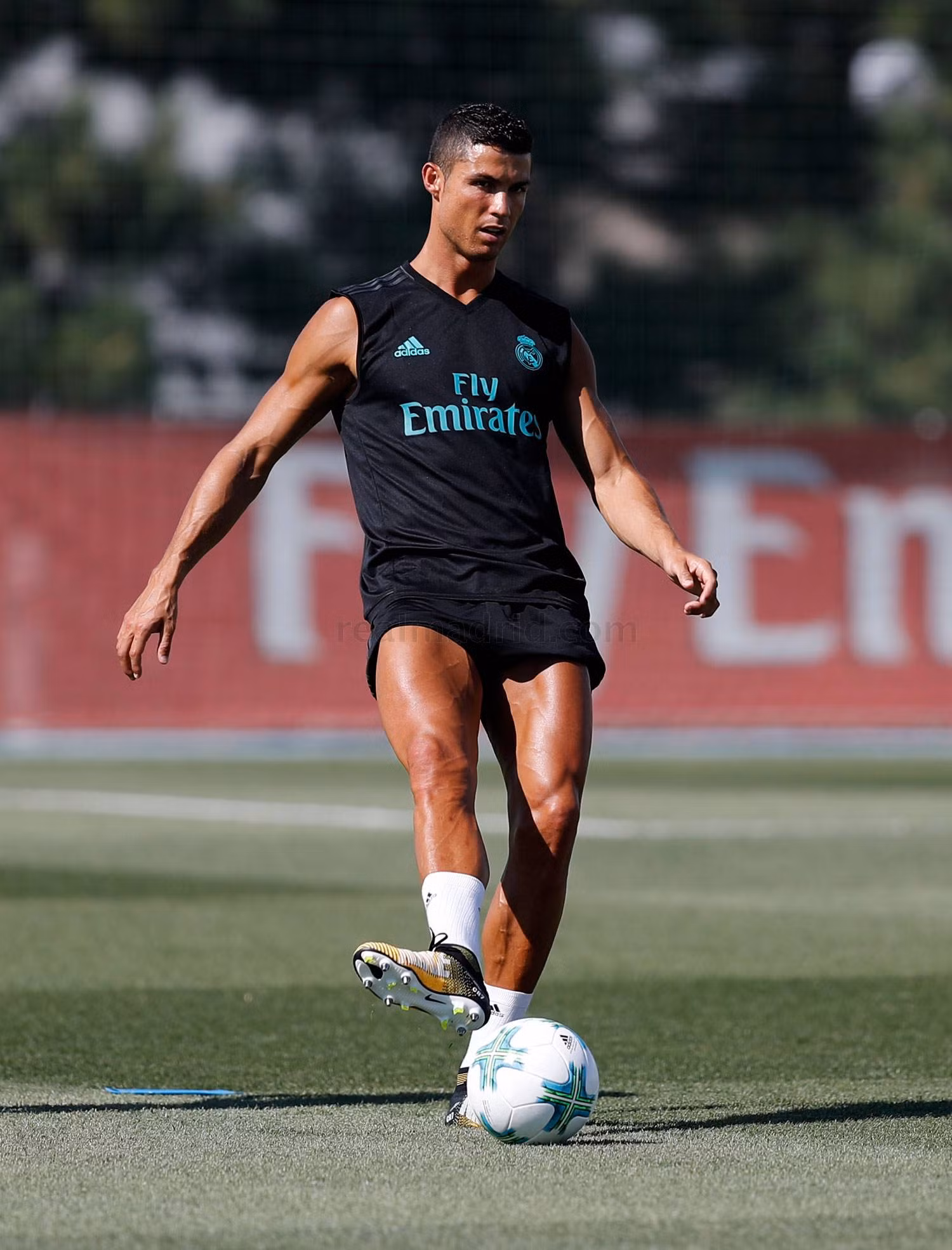 Cristiano Ronaldo chính thức trở lại tập luyện cùng Real Madrid ảnh 5
