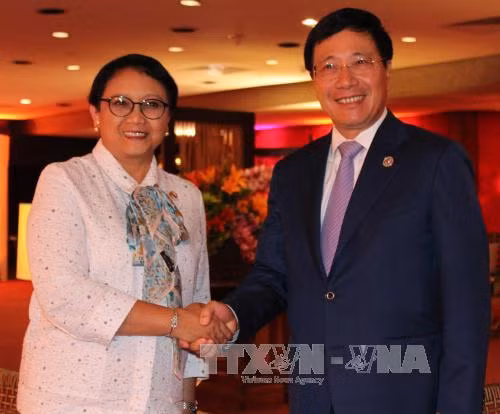 Hội nghị AMM 50: Phó Thủ tướng, Bộ trưởng Ngoại giao Phạm Bình Minh tiếp xúc song phương ảnh 1