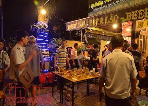 Vỉa hè quận 1 lại nhếch nhác: Có dấu hiệu buông lỏng, trục lợi của cán bộ ảnh 2