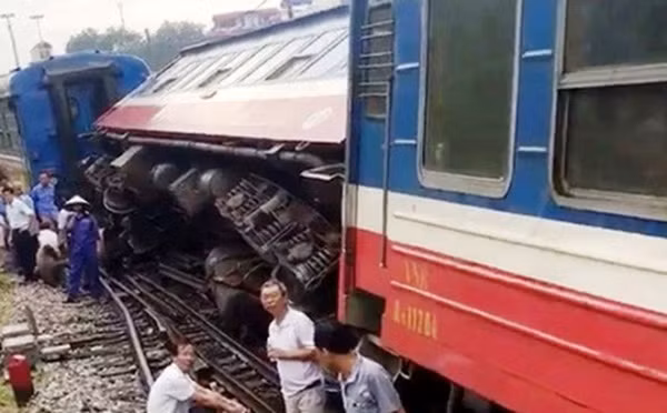 Ngày thứ hai liên tiếp, tàu hỏa trật bánh ở ga Yên Viên (Hà Nội) ảnh 1