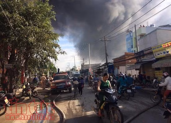 TP Hồ Chí Minh: Cháy lớn ở công ty sản xuất đồ nhựa Tuấn Thông ảnh 6