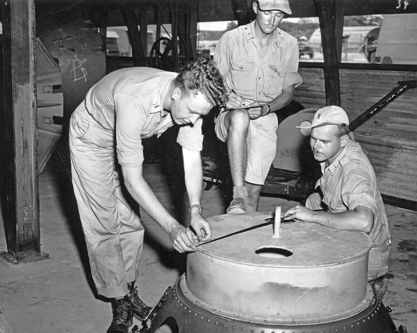 Hé lộ hình ảnh về hai quả bom nguyên tử ngay trước khi thả xuống Nhật Bản năm 1945 ảnh 1