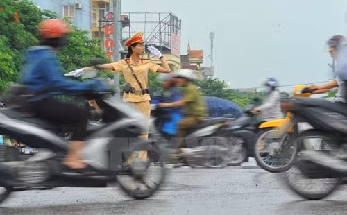 Những 'bóng hồng' cảnh sát giao thông ảnh 3