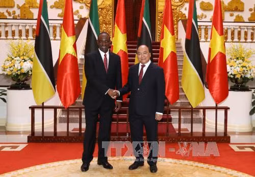 Thủ tướng Nguyễn Xuân Phúc đón, hội đàm với Thủ tướng Mozambique ảnh 1