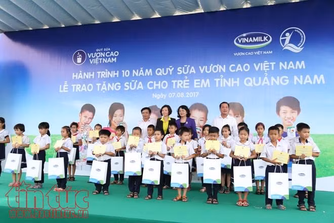 Trao tặng 46.500 ly sữa cho trẻ em tỉnh Quảng Nam ảnh 3