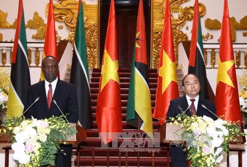 Thủ tướng Nguyễn Xuân Phúc đón, hội đàm với Thủ tướng Mozambique ảnh 3